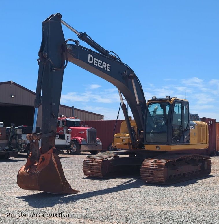 2014 John Deere 210G LC excavator - NG9788