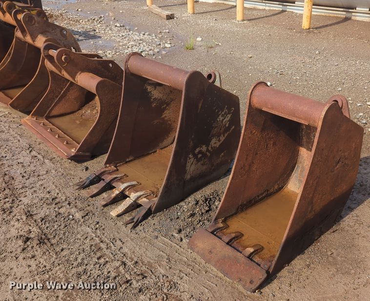 17" W bucket - NG9793