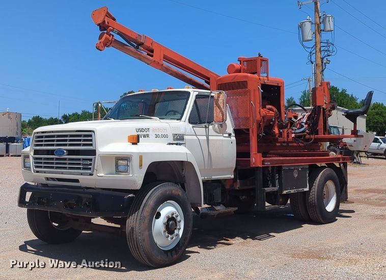 1993 Ford F700 pressure digger truck - NG9804