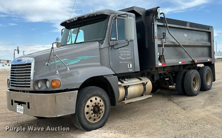2005 Freightliner  Century Class S/T dump truck - NL9844