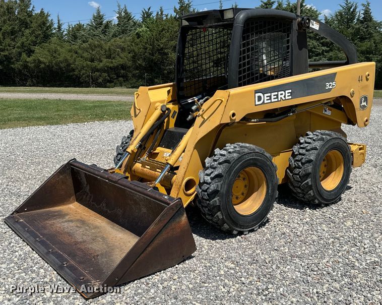 2005 John Deere 325 skid steer loader - NL9860
