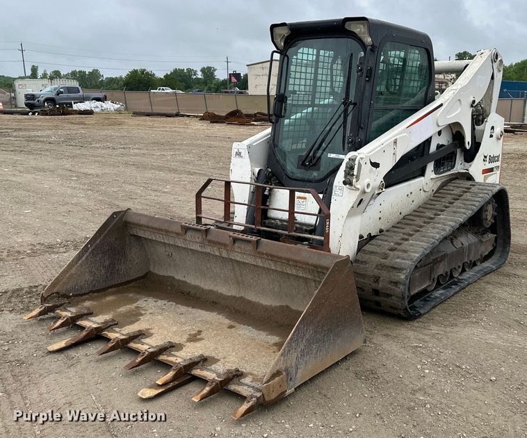 2016 Bobcat  T750 tracked skid steer loader - NT9251