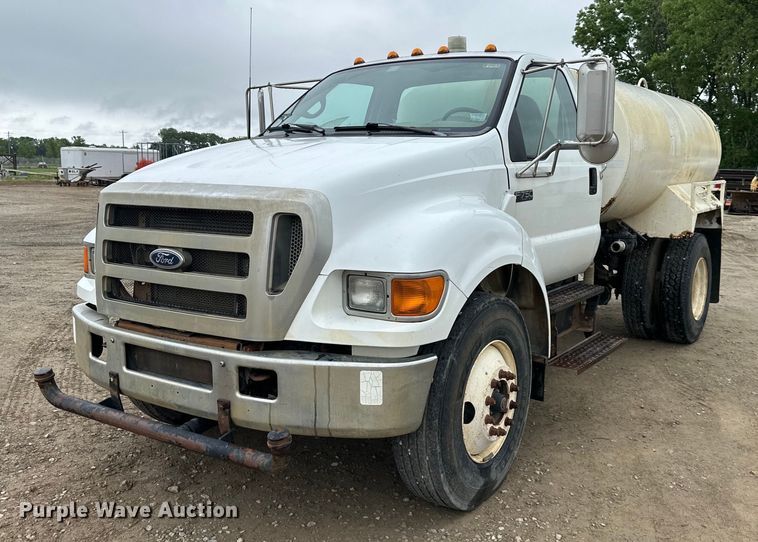 2006 Ford F750 Super Duty tank truck - NT9257