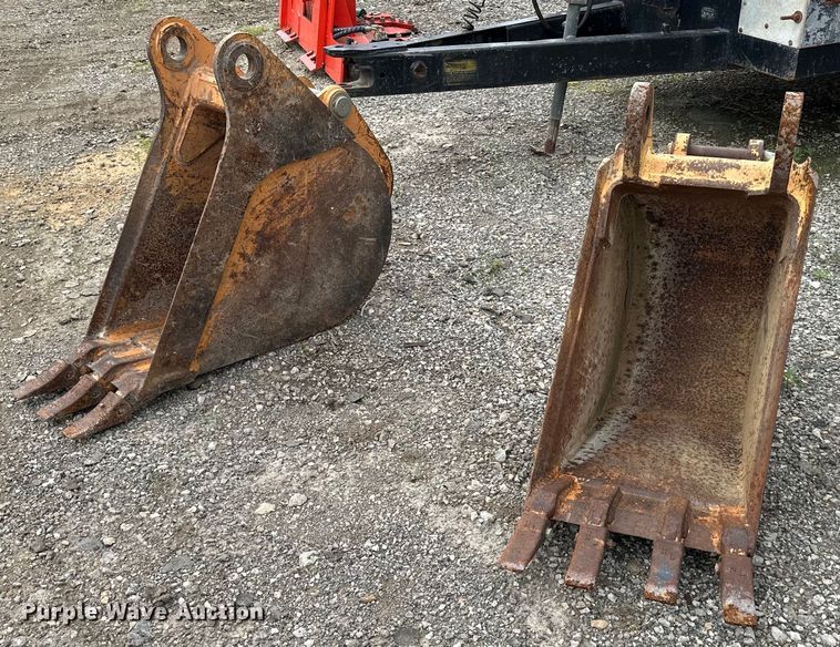 (2) backhoe buckets  - NT9324