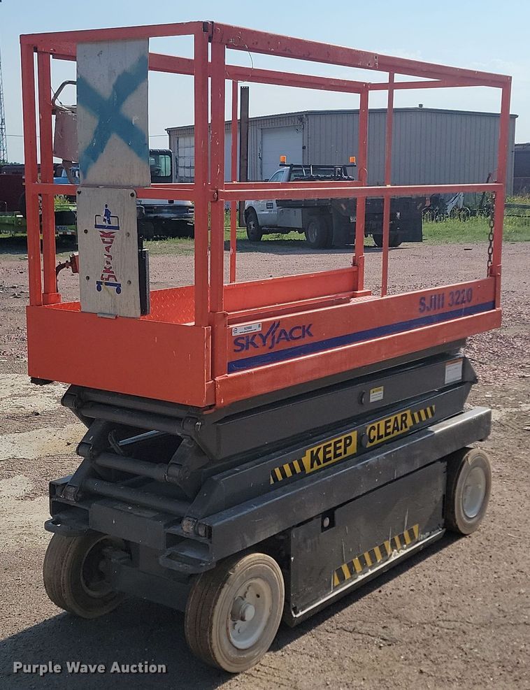 1999 Skyjack SJIII 3220 scissor lift - NZ9888