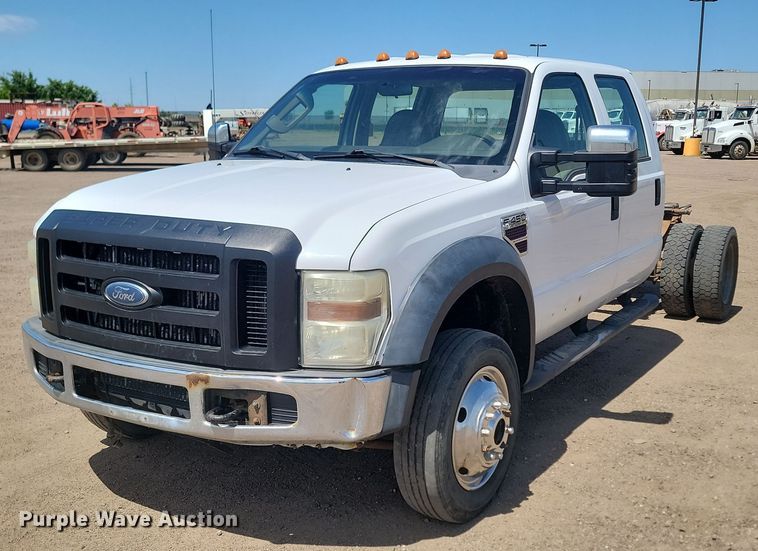 2008 Ford F450 Super Duty XL Crew Cab truck cab and chassis - NZ9905