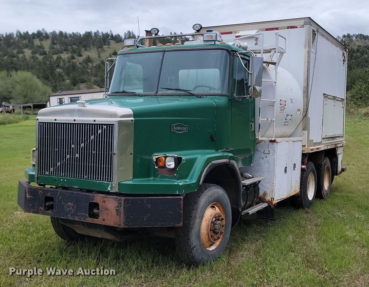 1997 Volvo Autocar fuel / lube truck - NZ9917