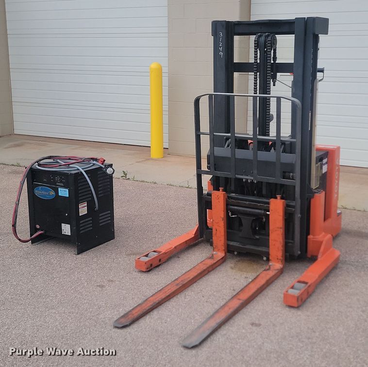 Toyota 6BWR15 order picker - NZ9922