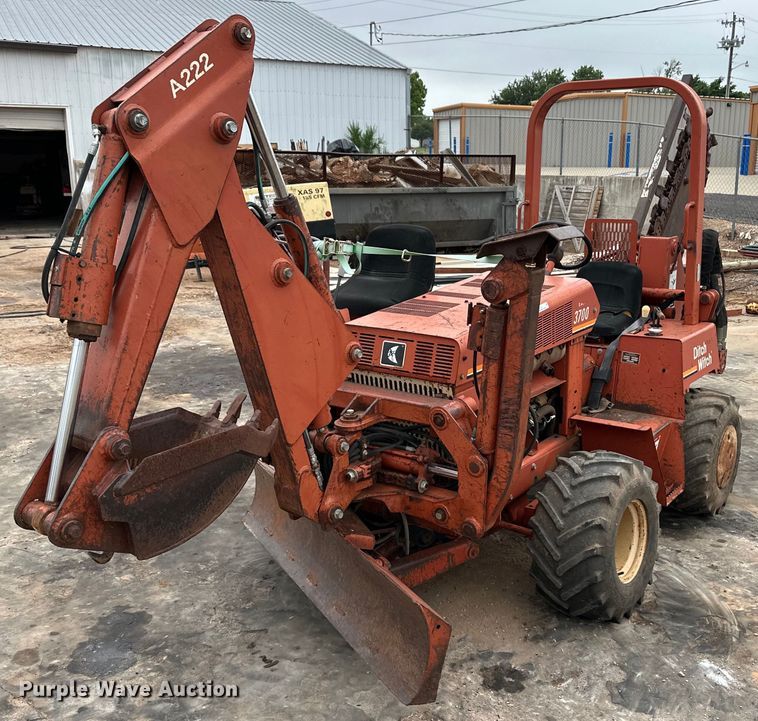 2000 Ditch Witch 3700 trencher - OI9143