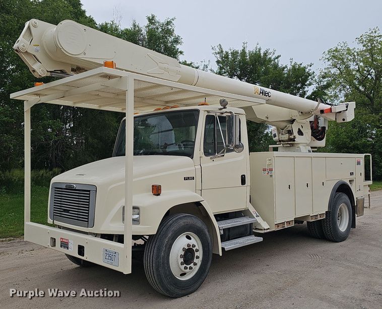1999 Freightliner FL80 bucket truck - DP6431