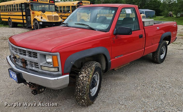 2000 Chevrolet  K3500 pickup truck - DR8624