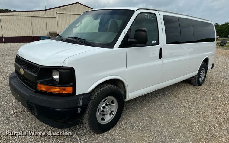 2017 Chevrolet  Express 3500 van - EH6848
