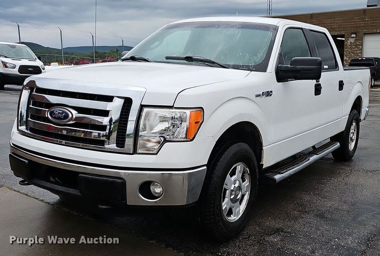2011 Ford F150 XLT SuperCrew pickup truck - EJ5511