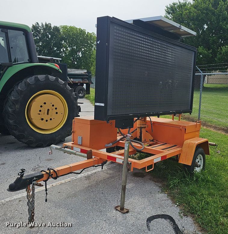 2008 American Signal message board trailer - EJ5587
