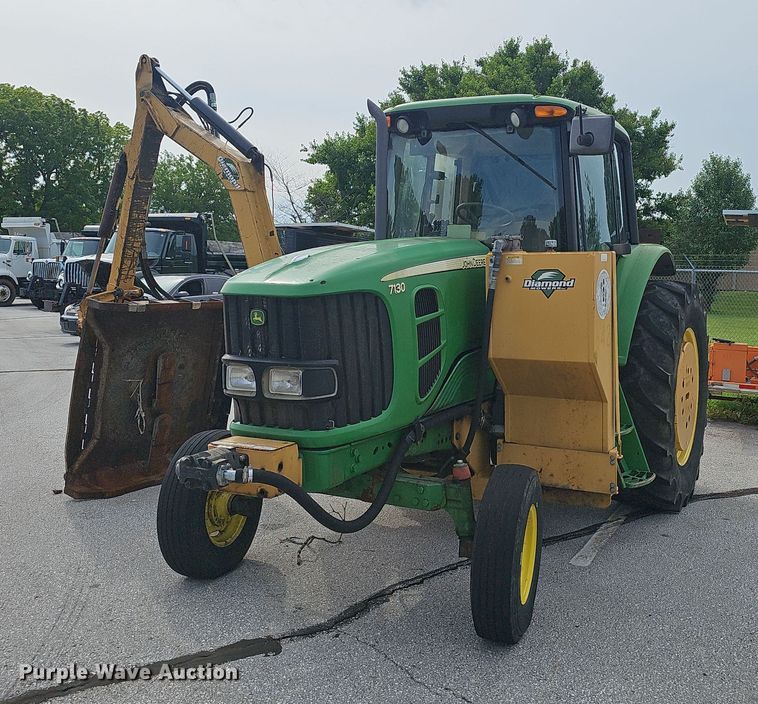 2010 John Deere  7130 tractor - EJ5589