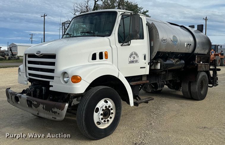1999 Sterling L-Line oil distributor truck - EK1367