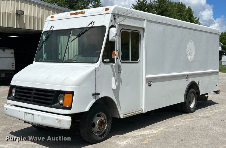 1999 Chevrolet P30 delivery van - EK4629
