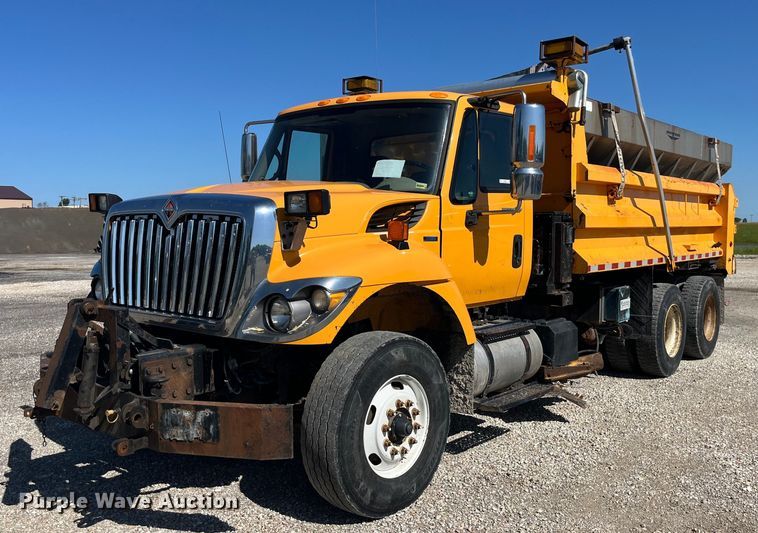 2010 International  7500 dump truck - EK8593
