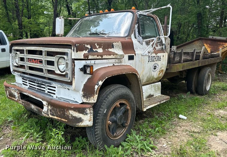 1988 GMC C6000  flatbed truck - NR9936