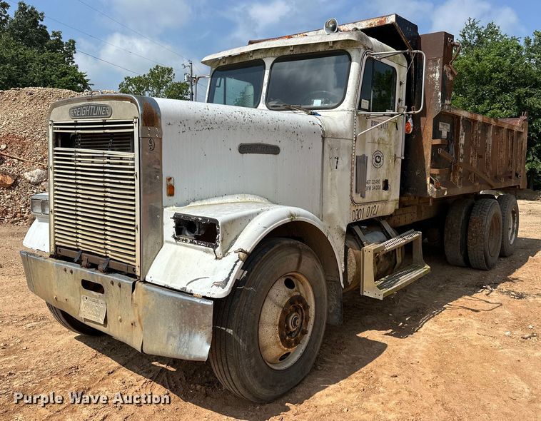 1986 Freightliner  FLC dump truck - NR9939