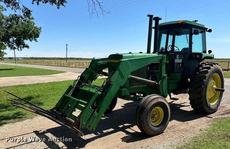 1979 John Deere 4440 tractor - DG4427