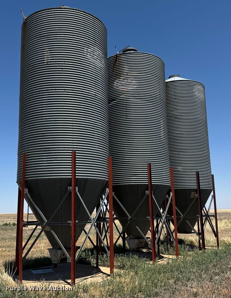 (3) 1978 Read grain bins - DK6888