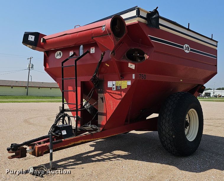 J&M 750-16 grain cart - DP0912