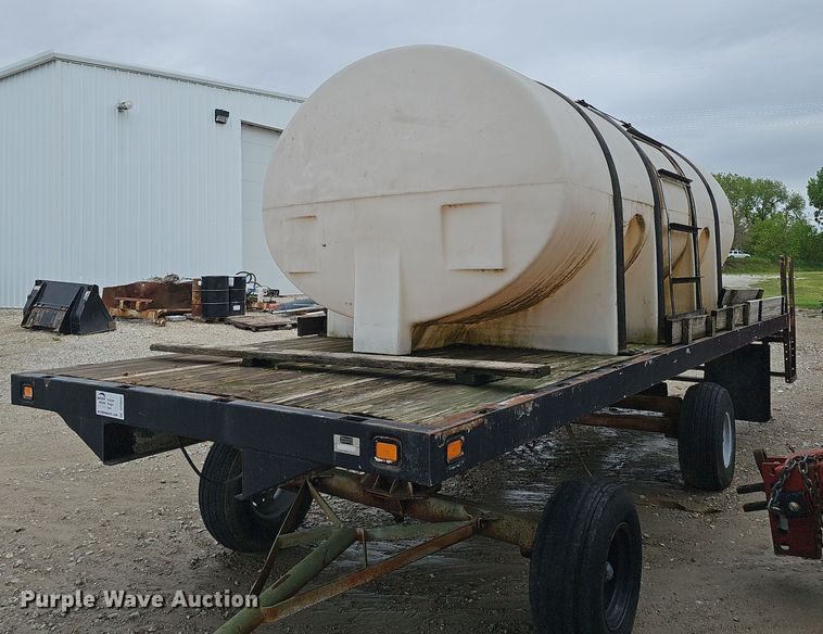 Knapheide flatbed with tank - DP0932