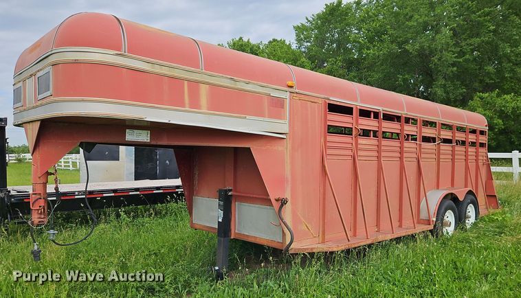 2002 Bonanza Trailers G-LT livestock trailer - DR8626