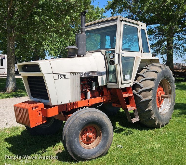 1976 Case  1570 tractor - DR8630