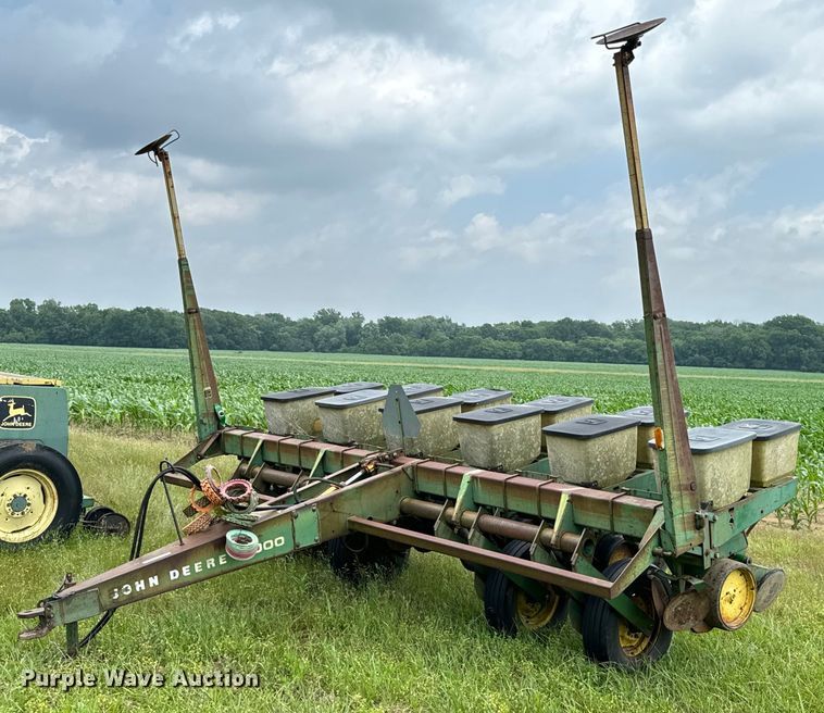 John Deere 7000 planter - DX0599