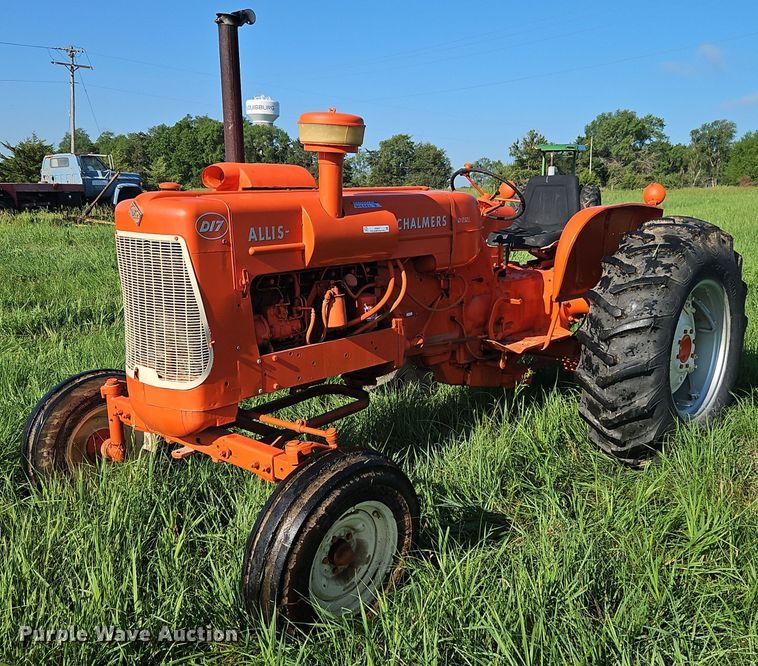 Allis-Chalmers  D17 tractor - EI3855