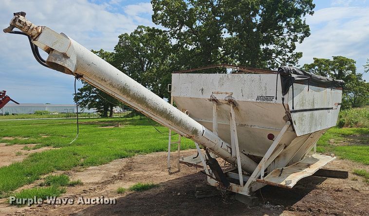 Willmar  Roadrunner  seed tender bed - EJ5616