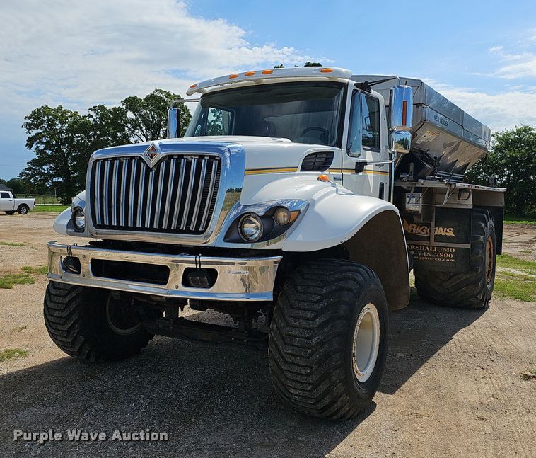 International  7400 SFA applicator truck - EJ5618