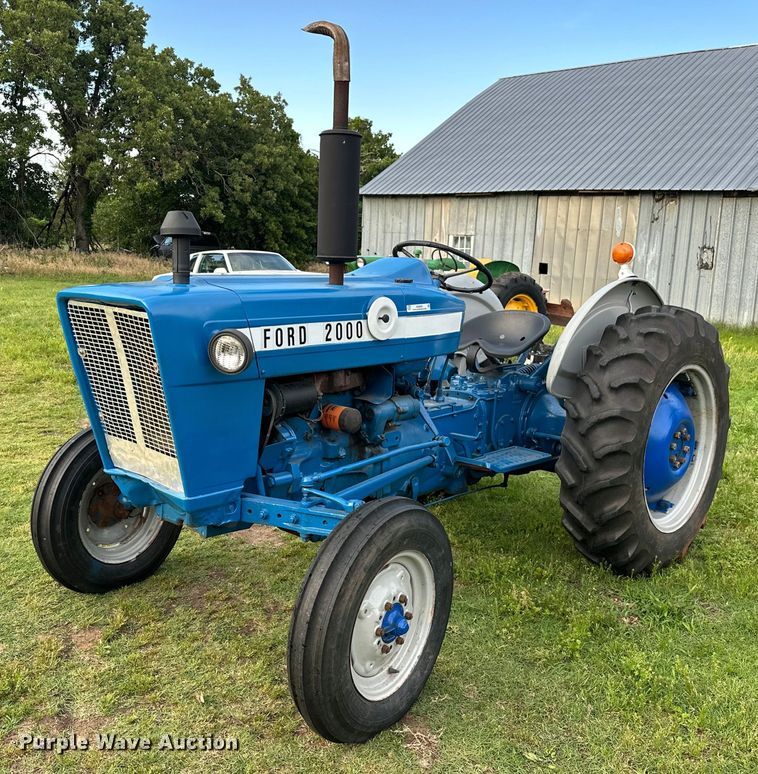 1971 Ford  2000 tractor - NR9962