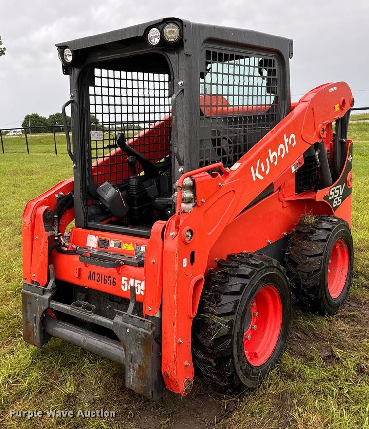 2021 Kubota SSV65 skid steer loader - EH3915