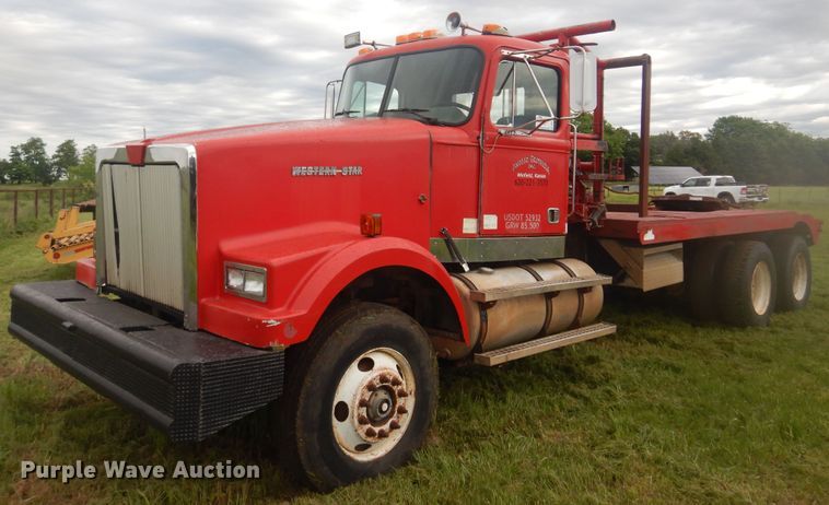 1994 Western Star winch truck - DQ7114
