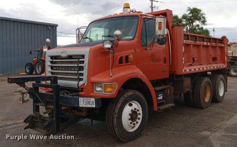 2003 Sterling   LT7500 dump truck - DQ7120