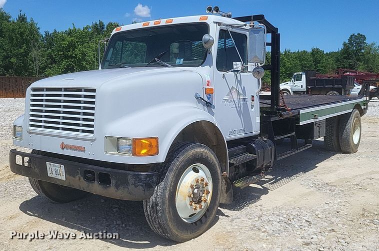 1992 International  4900 winch truck - DR4802