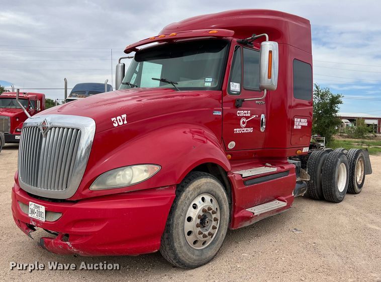 2012 International  Prostar semi truck - DS3070