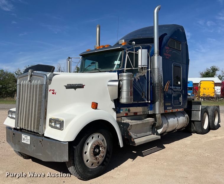 1998 Kenworth  W900 semi truck - DS3071