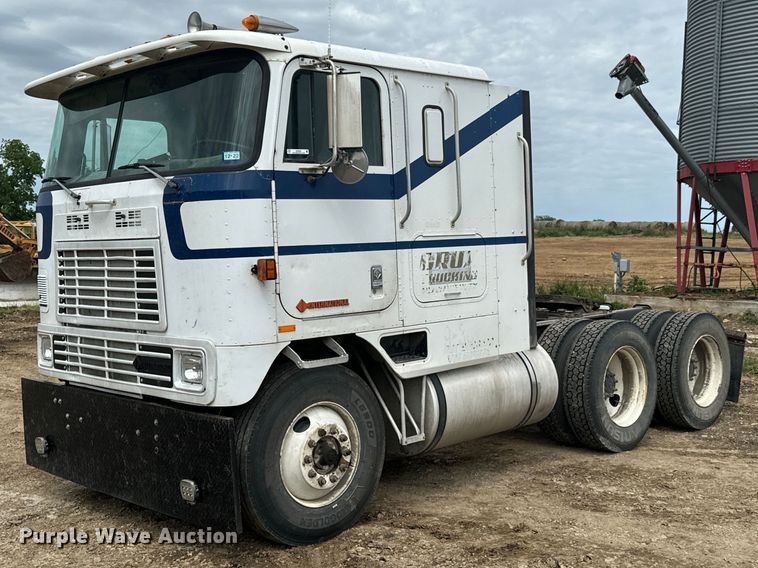 1989 International 9600 semi truck - DX0609