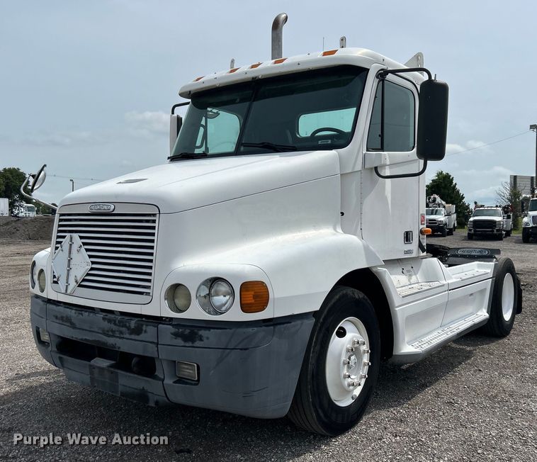 2002 Freightliner  Century Class S/T semi truck - EG0676