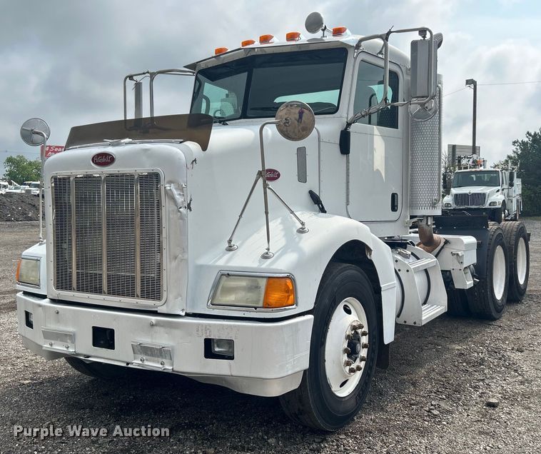 2006 Peterbilt  385 semi truck - EG1596