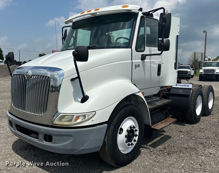 2007 International  8600 SBA semi truck - EG1622