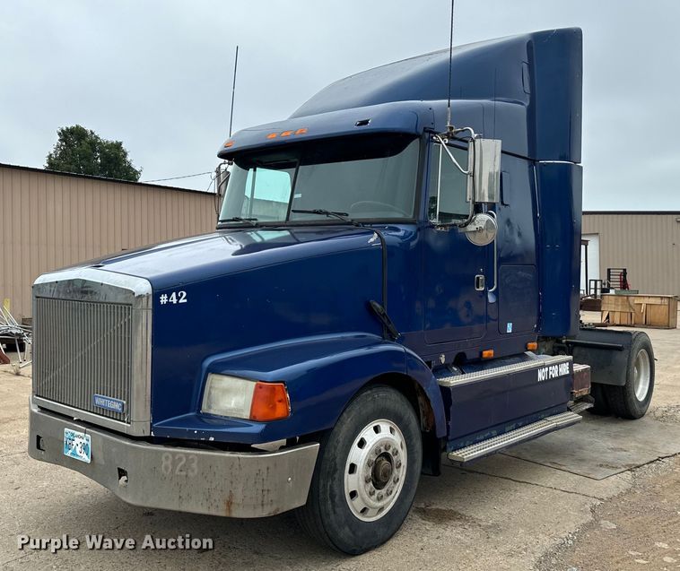 1991 White GMC  semi truck - EH3968