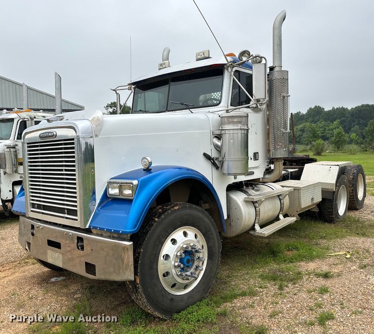 2005 Freightliner  FLD semi truck - EH3973