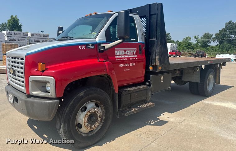2007 Chevrolet  C7500 flatbed truck - EH6833