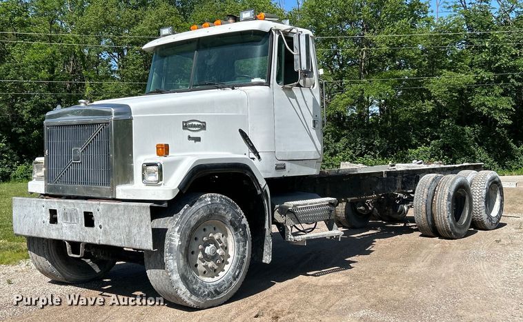 1999 Volvo Autocar truck cab and chassis - EK4679