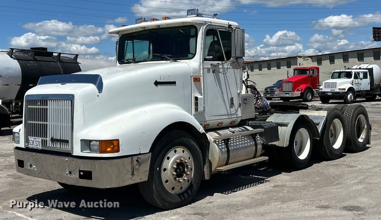 1997 International  9400 semi truck - EK4713